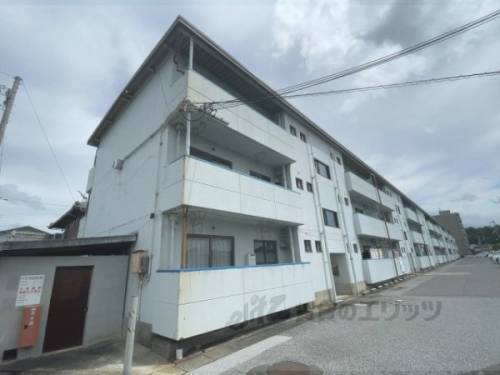 彦根駅より徒歩25分 築40年8ヶ月 3階建の賃貸物件