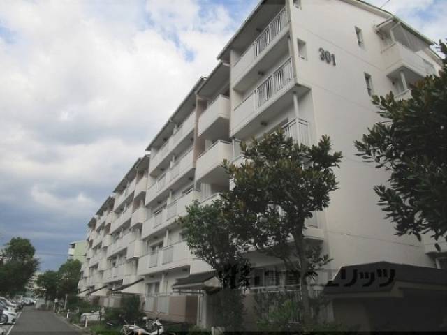 グリーンタウン槇島３０１号棟外観写真1