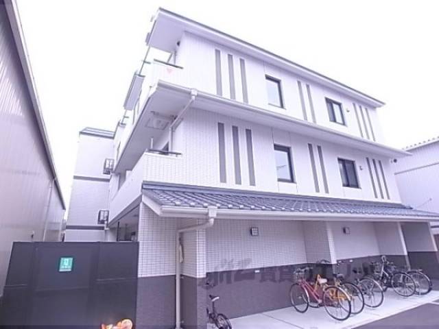 プレッソ鳥羽離宮外観写真1