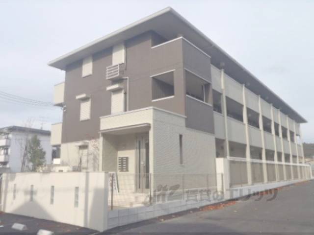 ソレアード嵯峨外観写真1