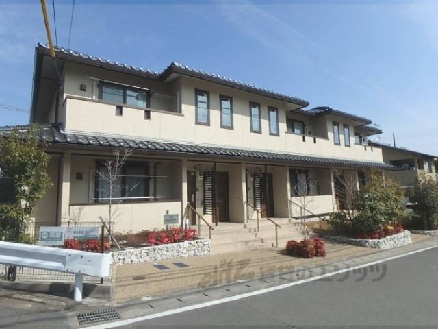 ロイヤルクレセント外観写真2