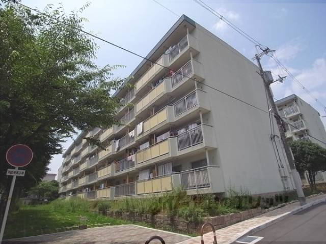 ＵＲ西京極団地２号棟外観写真1