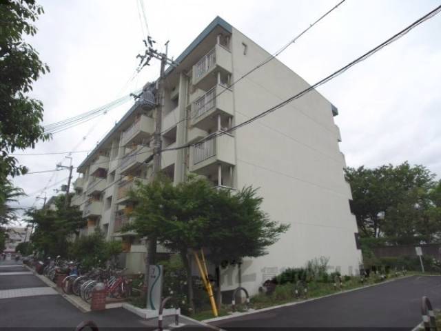 ＵＲ西京極団地７号棟外観写真2