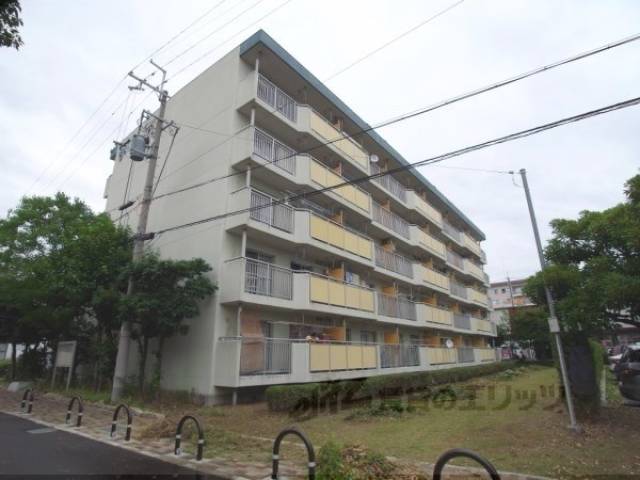 ＵＲ西京極団地８号棟外観写真2