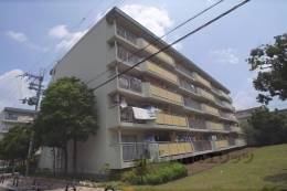 ＵＲ西京極団地９号棟外観写真