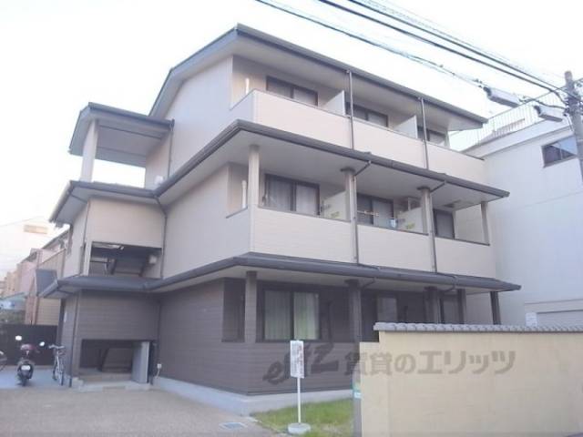 レオパレス衣笠外観写真1