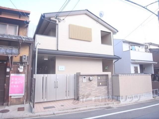 レオパレス西陣外観写真1