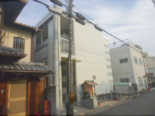 レオパレス御所西外観写真1