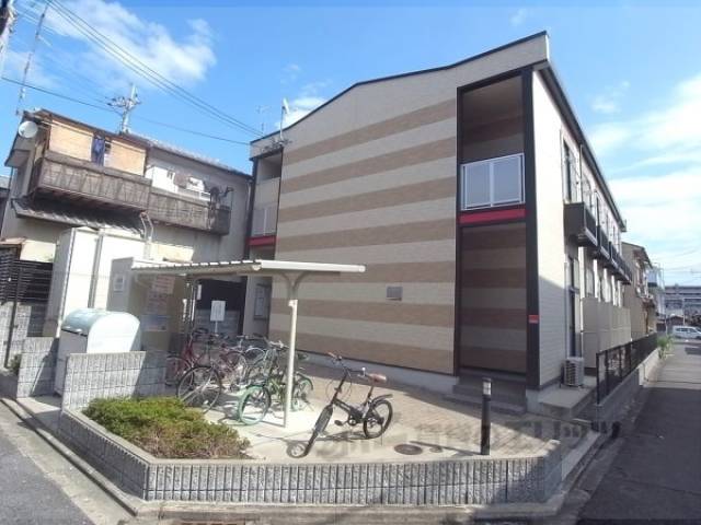 レオパレス朱雀外観写真1