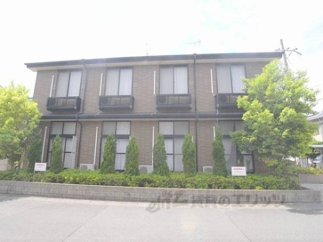 レオパレスセヴィル宝ヶ池外観写真2