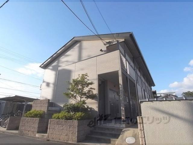 レオパレスラ　ホヤ外観写真1