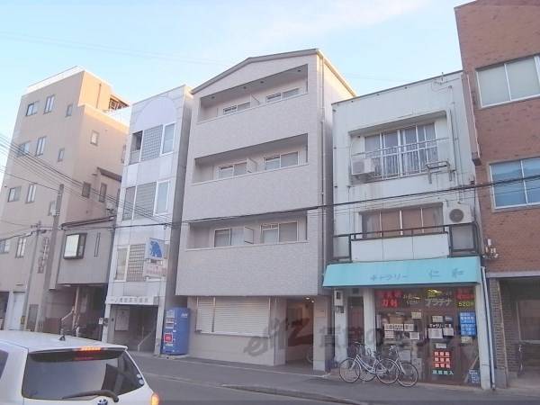 082180の外観写真