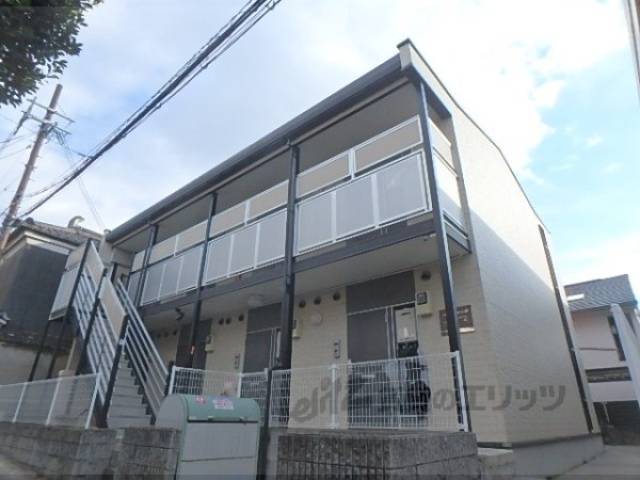 レオパレス鳥羽街道ファミリア外観写真1