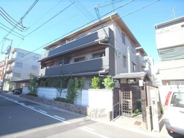 セレーナ室町外観写真1