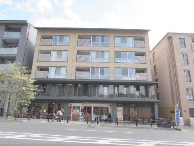 Ｓｃｈｉｌｆ神宮道外観写真2