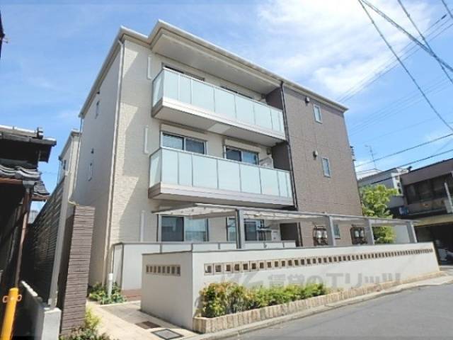 シャーメゾンウエスト二条外観写真1