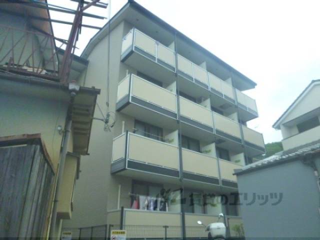 レオパレス東山山麓外観写真1