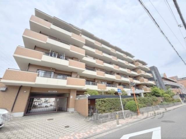 グランドムール伏見北外観写真1