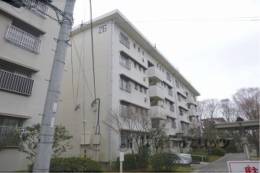 桃山南団地２６号棟外観写真
