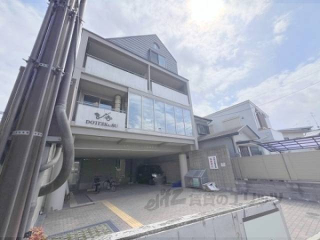 エバー・グリーン六地蔵駅前外観写真2