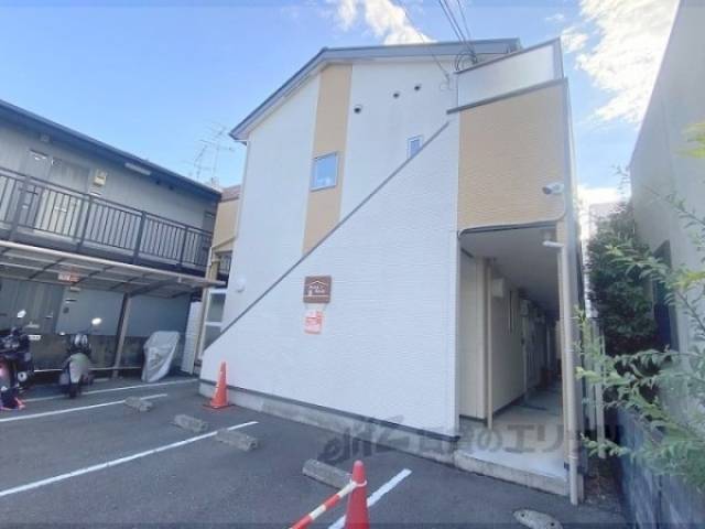 ホリーズ・ハウス外観写真1