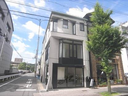 ロベルトクエルチビル外観写真2