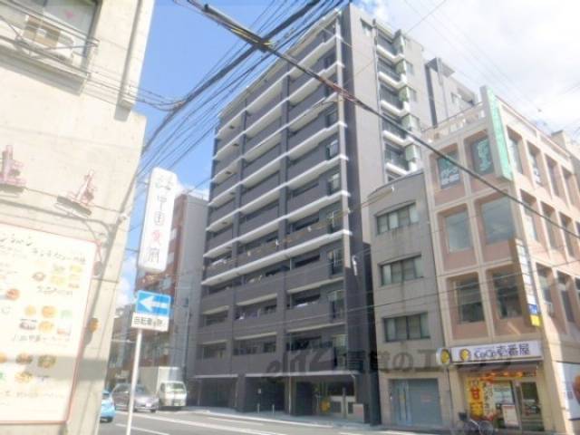 プレサンスロジェ四条大宮駅前外観写真1