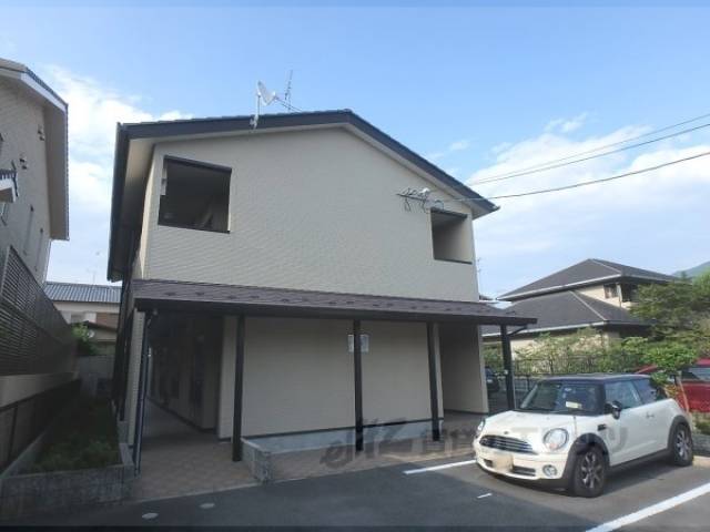 レオパレス宝ヶ池外観写真1