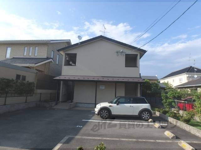 レオパレス宝ヶ池外観写真2