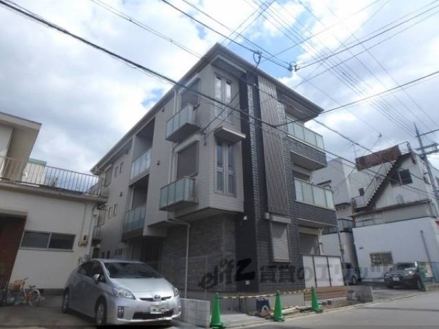 シャーメゾン深草外観写真2