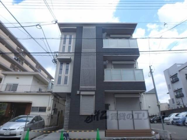 シャーメゾン深草外観写真3