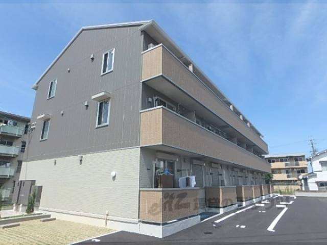 メゾンヴィラ栗東外観写真1