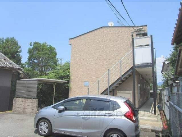 レオパレスアイリス外観写真3