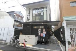 三条食彩ろぉじ堺町の道外観写真