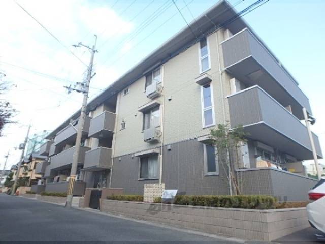 ロイヤル西野山外観写真3