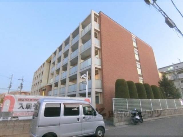 ロイヤルドミトリー同志社前外観写真1