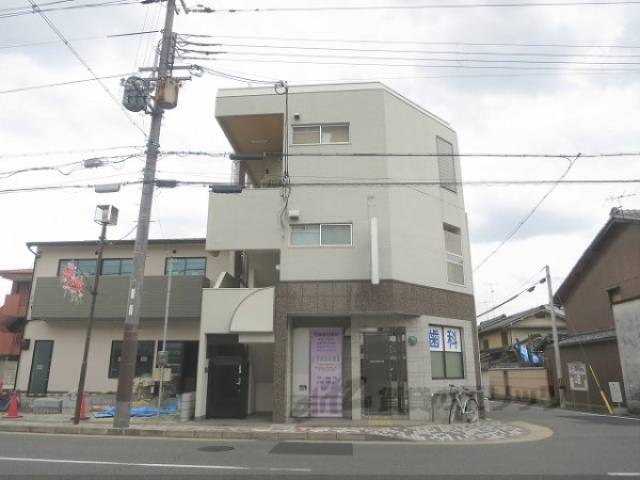 ホワイトハイツ外観写真2