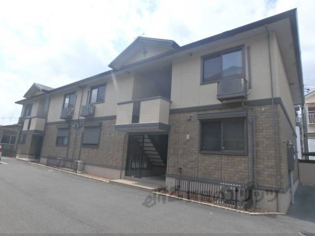 ＱＵＡＴＲＥ　ＦＥＵＩＬＬＥＳ向日町外観写真3