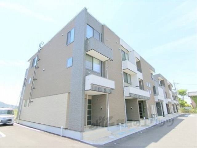 アースフィールド　ハチマン外観写真2