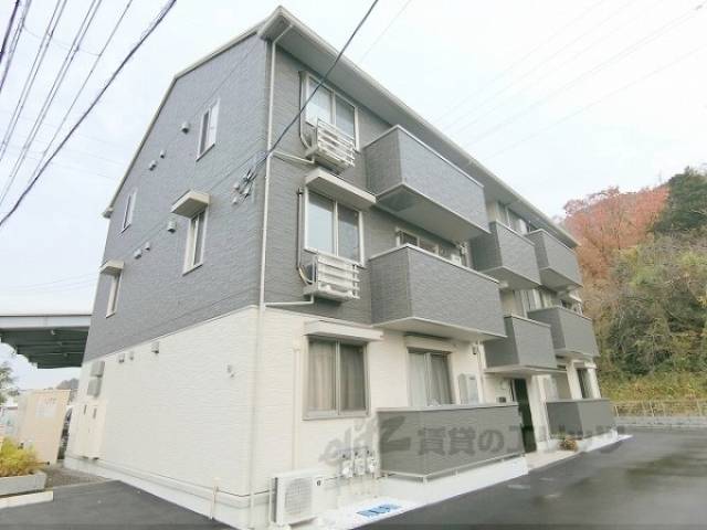 ホワイトクレイン野洲外観写真1