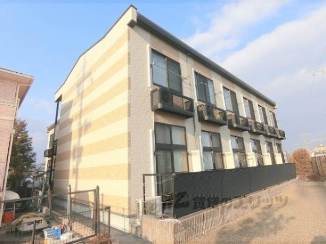 レオパレスエルヴェール３外観写真1