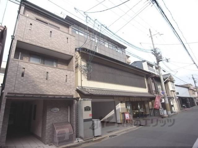 エスコート二条外観写真1