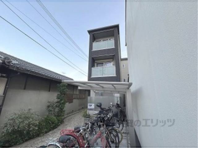 シャーメゾン三条太秦外観写真3