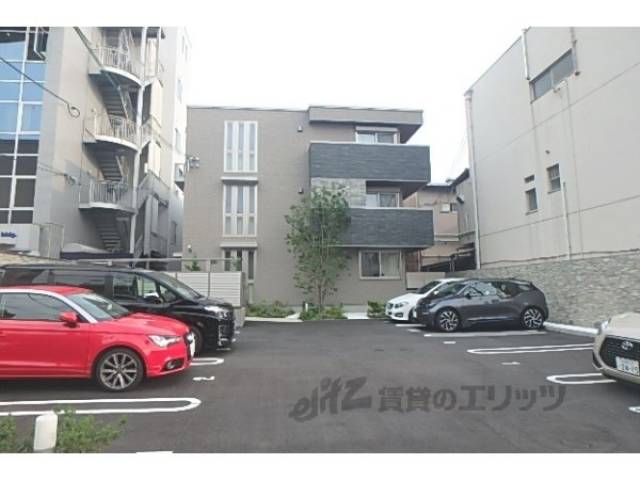 シャーメゾン西院日照町外観写真2