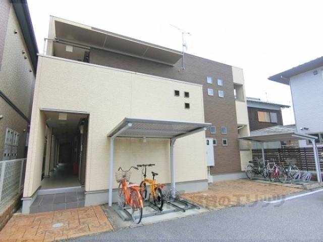 Ｃｈａｒｍｅ金屋外観写真2