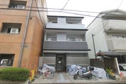 GRAND FIRST 鞍馬口外観写真