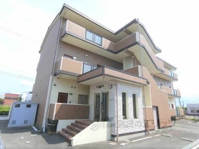 エルミナコート八日市２外観写真1