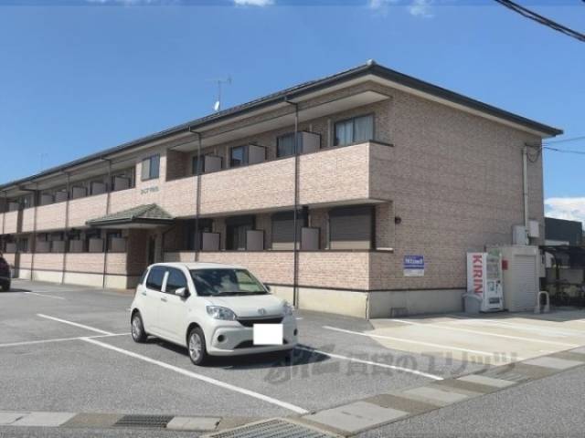 イーストウイング外観写真1