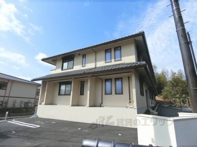 ソレアード御室外観写真1