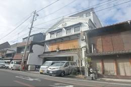 くろちく万蔵ビル外観写真